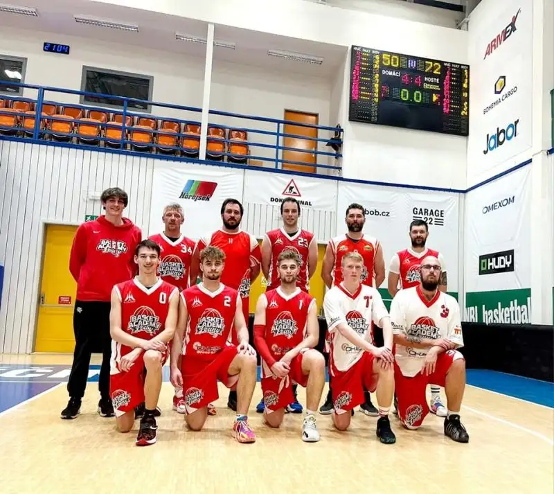 Muži ovládli první finále play-off